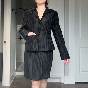 Lafyette 148 New York Vintage Black Textured Two Pice Skirt Set Size 8